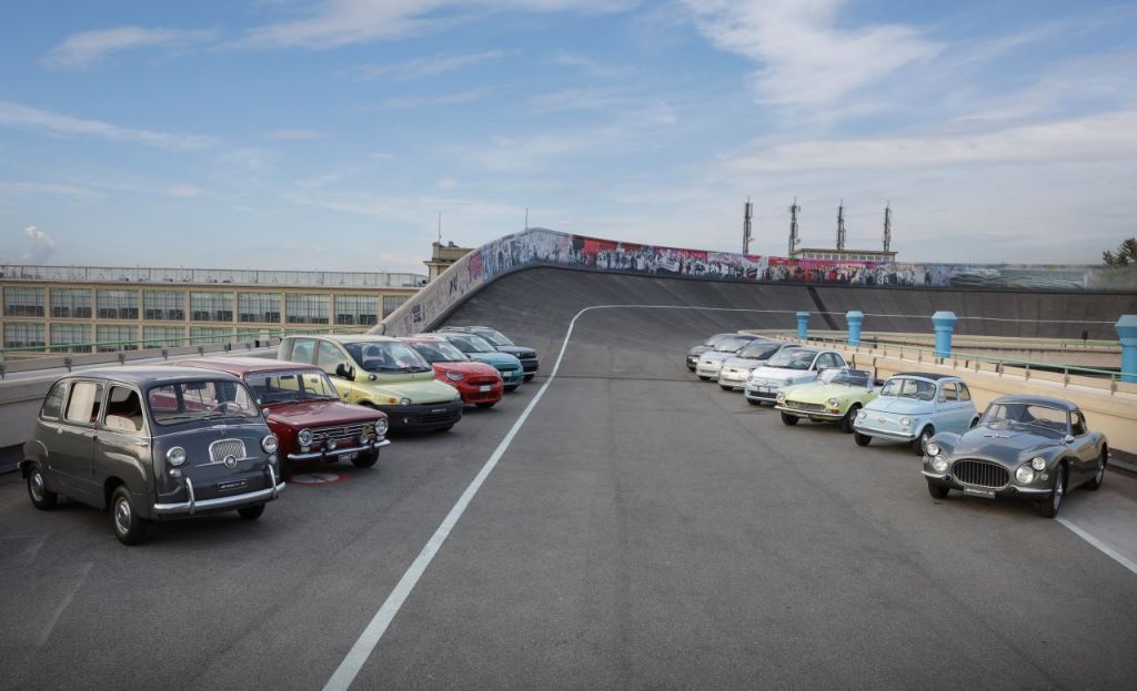 Fiat festeggia i suoi 125 anni di storia tutte le immagini: Grande Panda, 500e Giorgio Armani, Casa Fiat e la Parata celebrativa del&nbsp;Lingotto